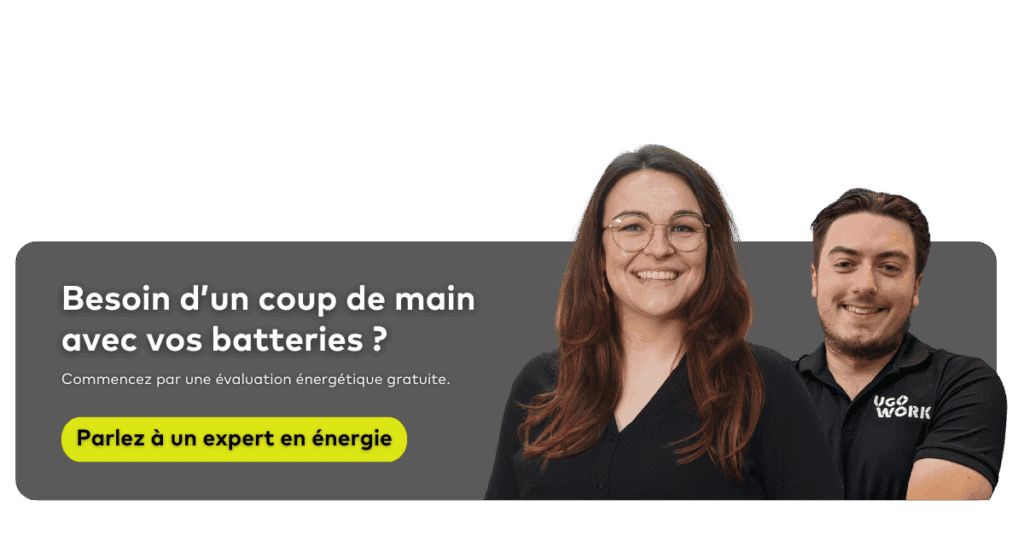 Bannière UgoWork invitant à parler à un expert pour résoudre des enjeux liés aux batteries, avec deux membres de l’équipe.