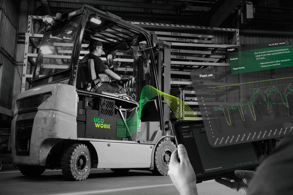 UgoWork battery transmitting data to UgoPilot, enabling real-time fleet monitoring from a tablet.