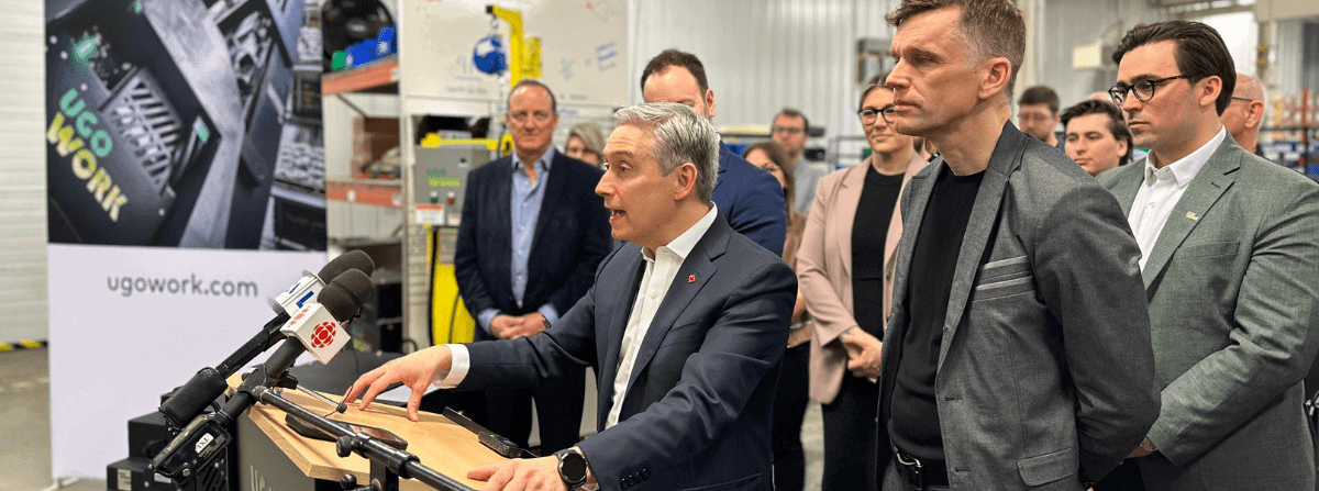 Ministre François-Philippe Champagne discute de l'avenir de la filière batterie au côté du maire de Québec, Bruno Marchand