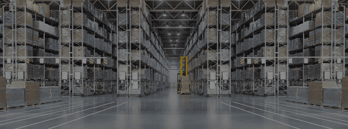 Un grand entrepôt en ordre