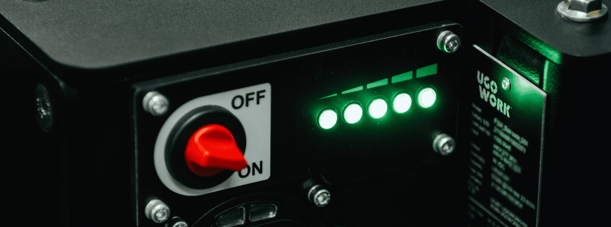 5 LED lights on the front of a UgoWork battery.