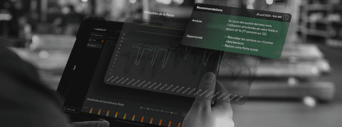 Main tenant une tablette affichant les analyses d’utilisation de la flotte dans UgoPilot.