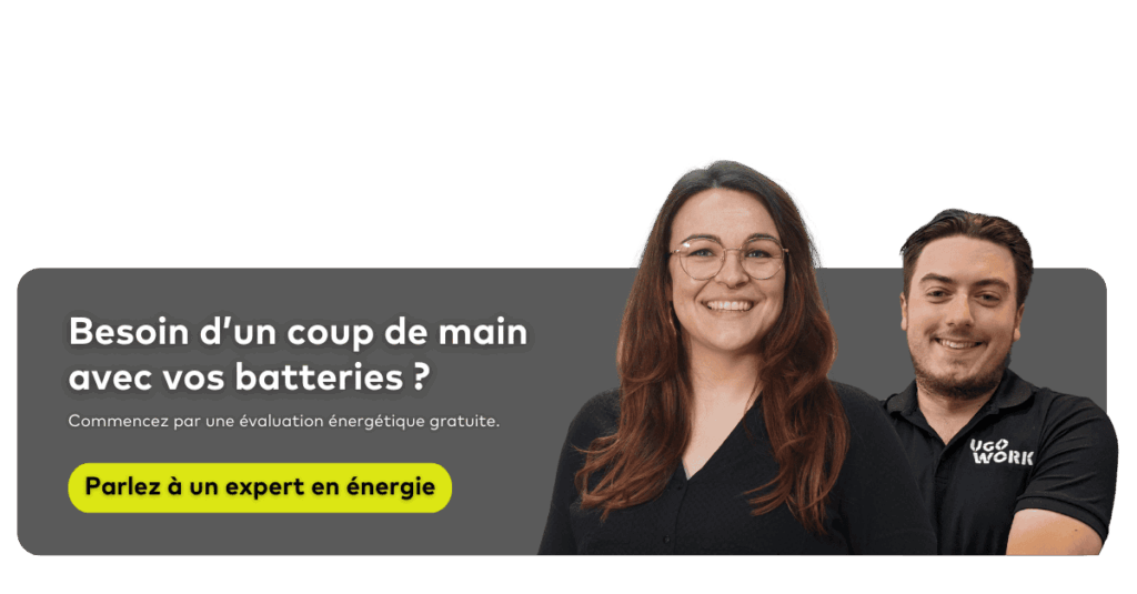 Bannière UgoWork invitant à parler à un expert pour résoudre des enjeux liés aux batteries, avec deux membres de l’équipe.