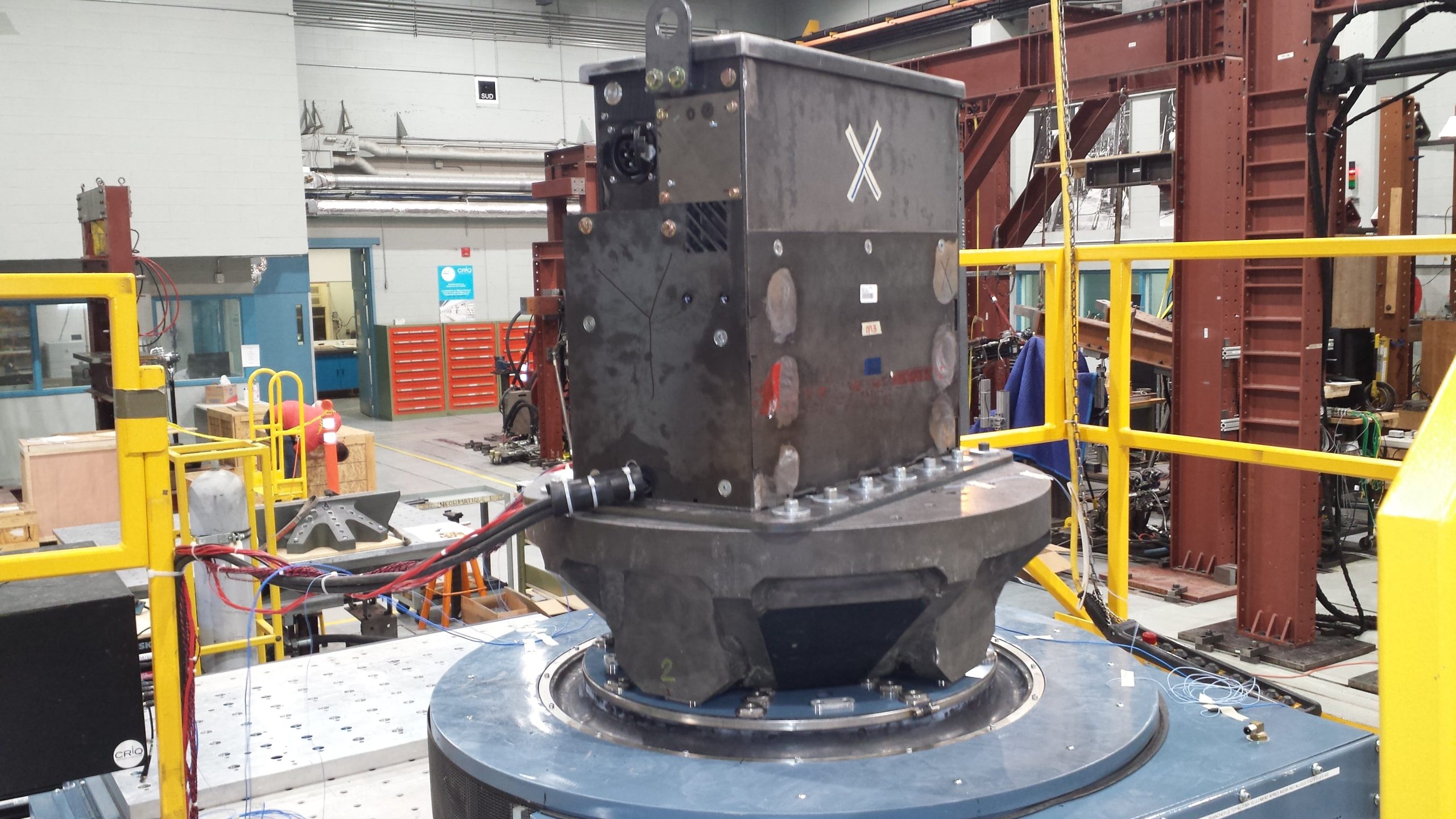 UgoWork battery on a vibration bench during a HALT procedure