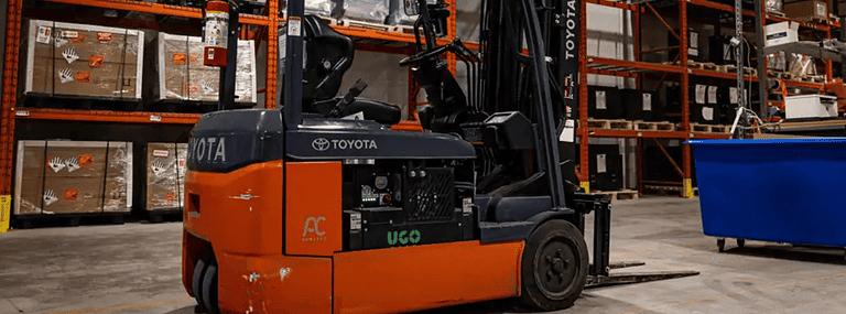 Forklift battery in a warehouse equipped with a UgoWork battery