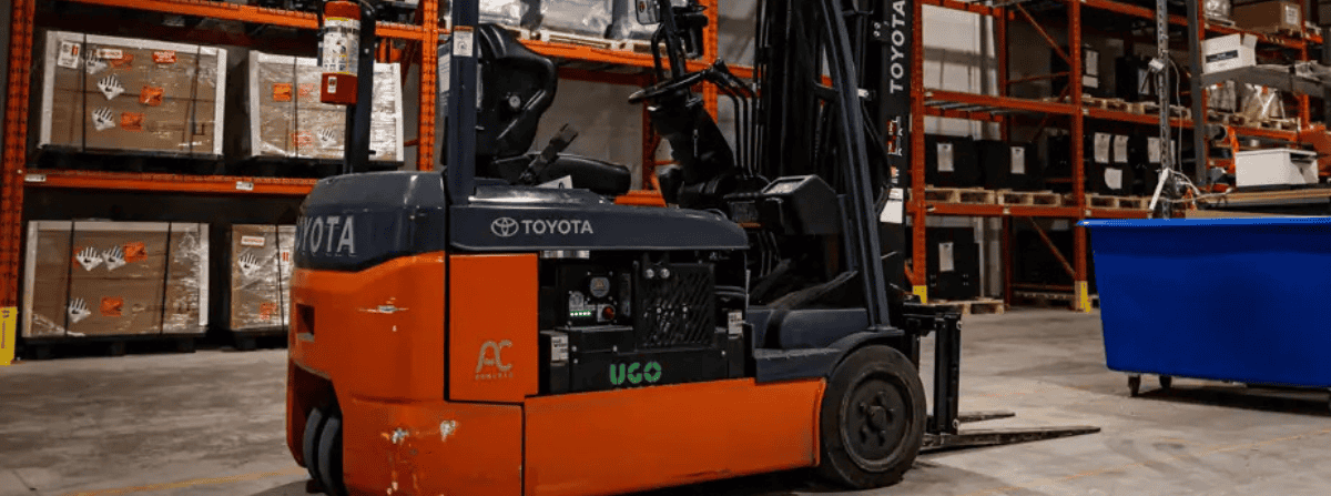 Forklift battery in a warehouse equipped with a UgoWork battery