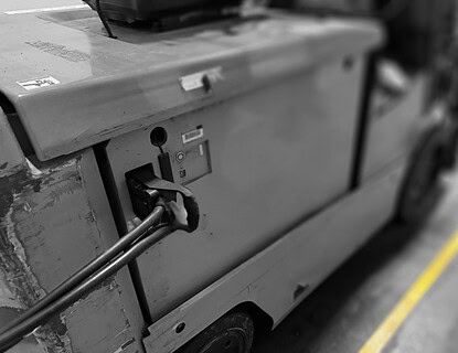 Lift truck conventional lithium battery with euro connector